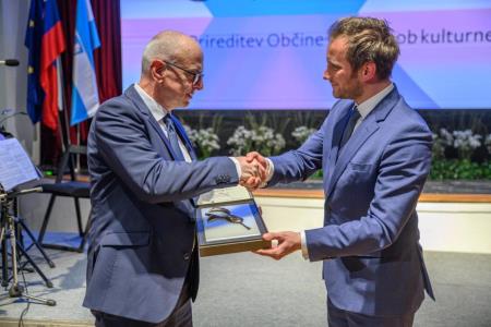 Deklica s piščalko-21